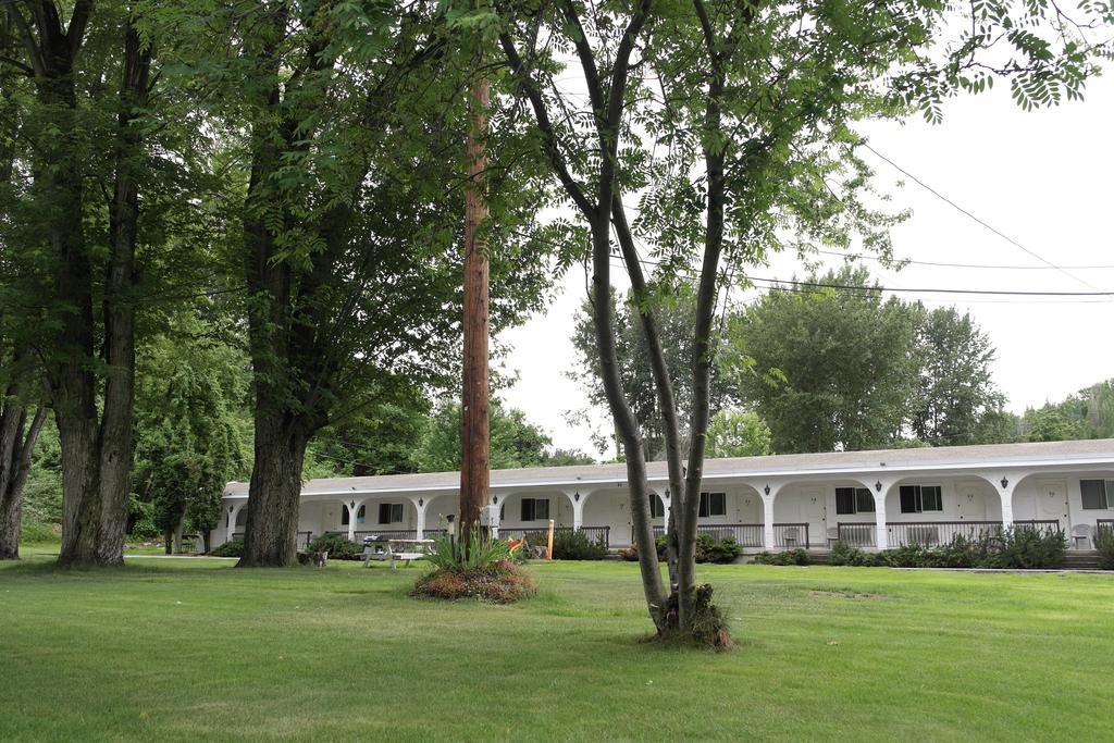 Ray Lyn Motel Trail Экстерьер фото