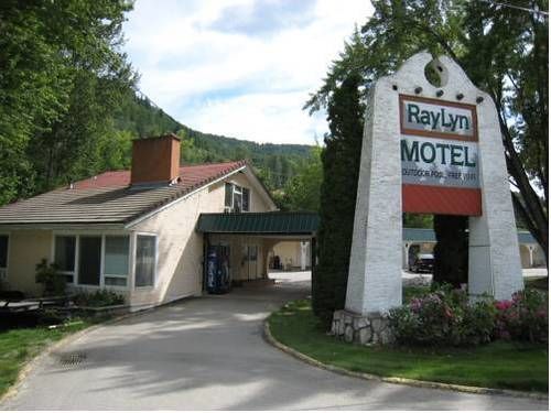 Ray Lyn Motel Trail Экстерьер фото