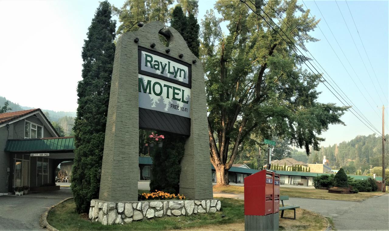Ray Lyn Motel Trail Экстерьер фото