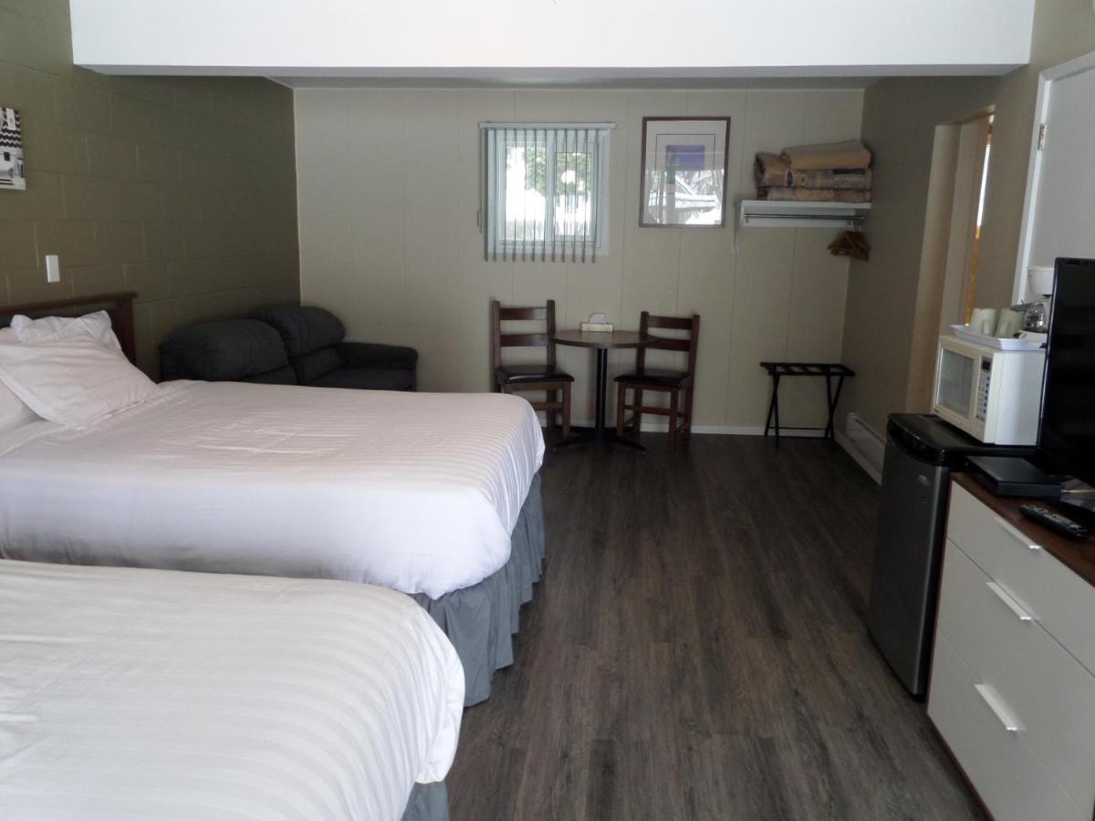 Ray Lyn Motel Trail Экстерьер фото