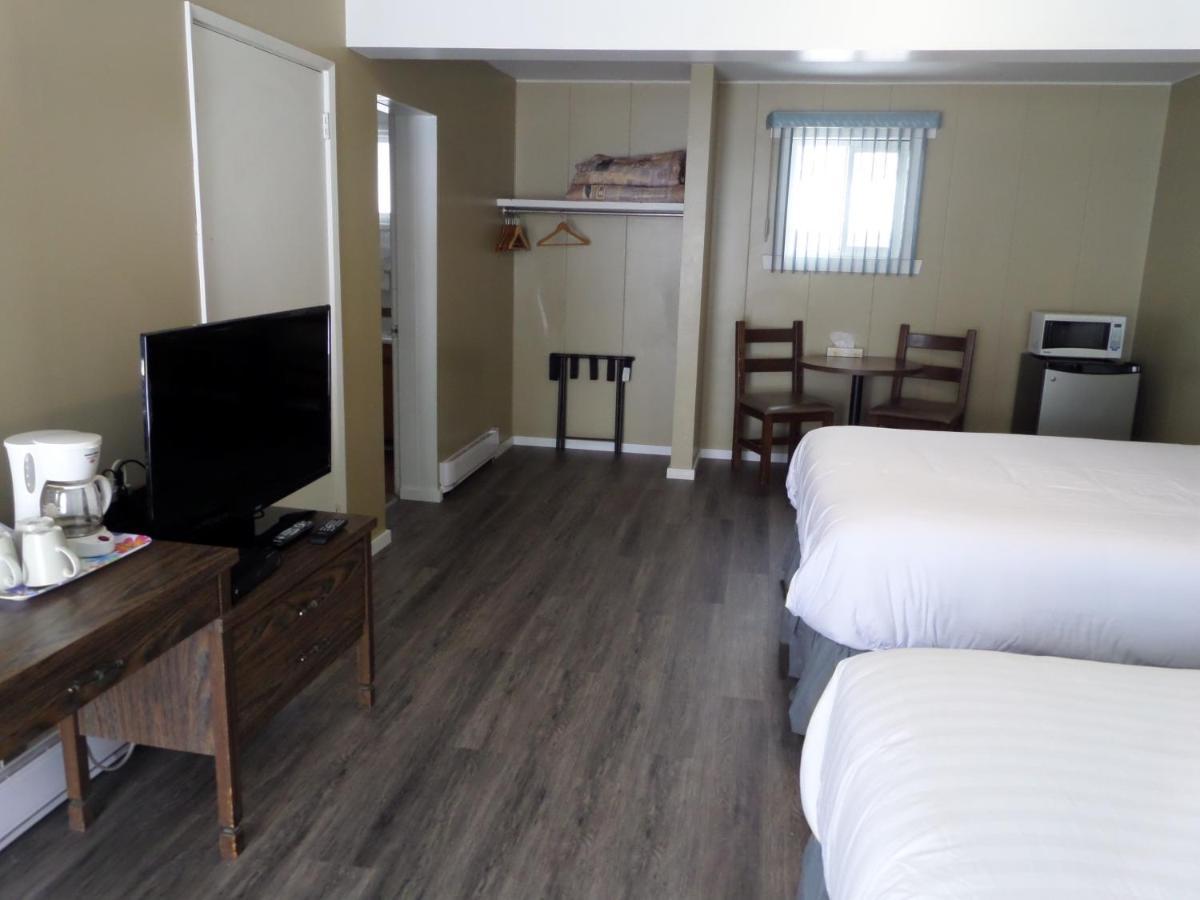 Ray Lyn Motel Trail Экстерьер фото