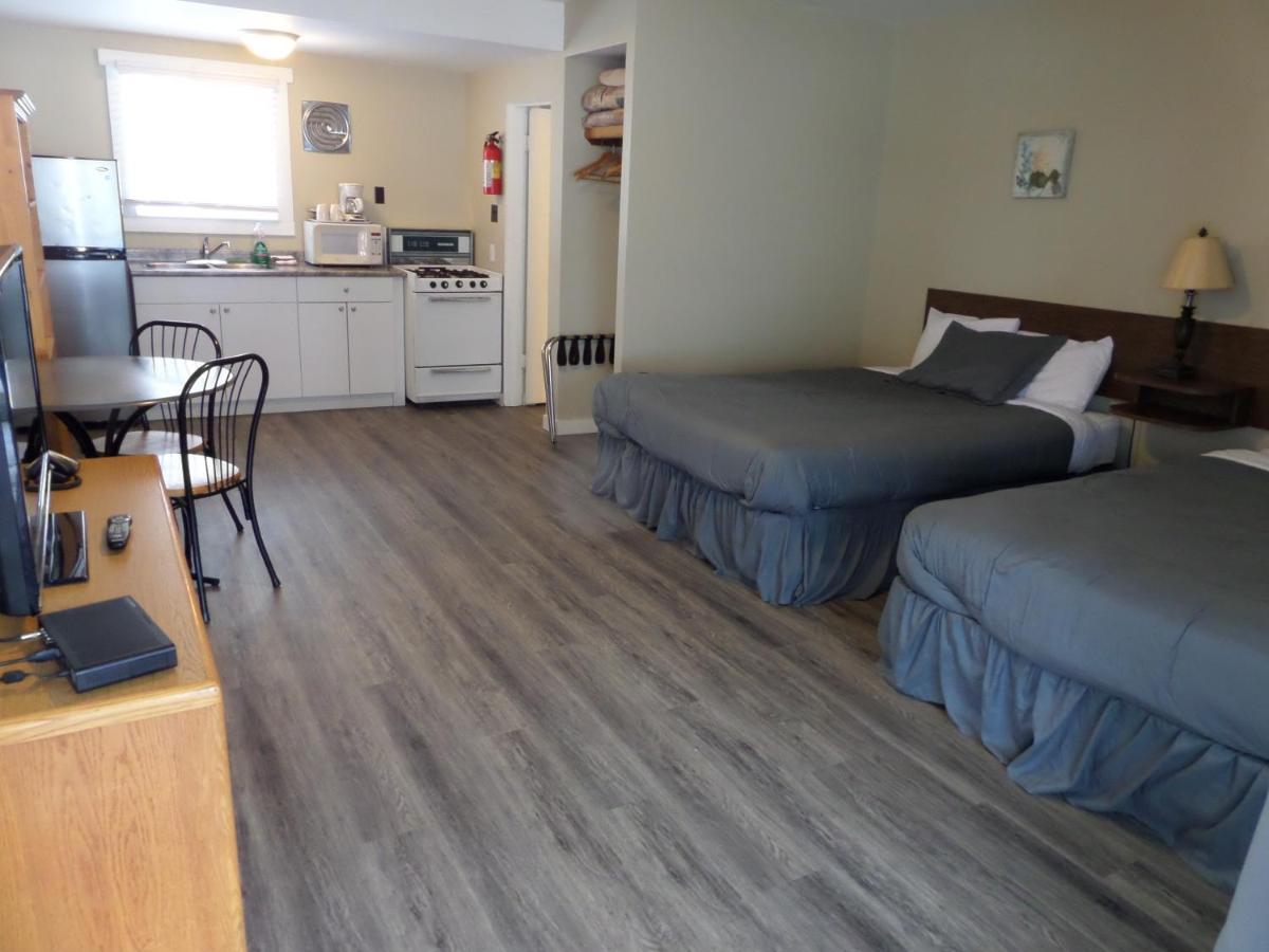 Ray Lyn Motel Trail Экстерьер фото