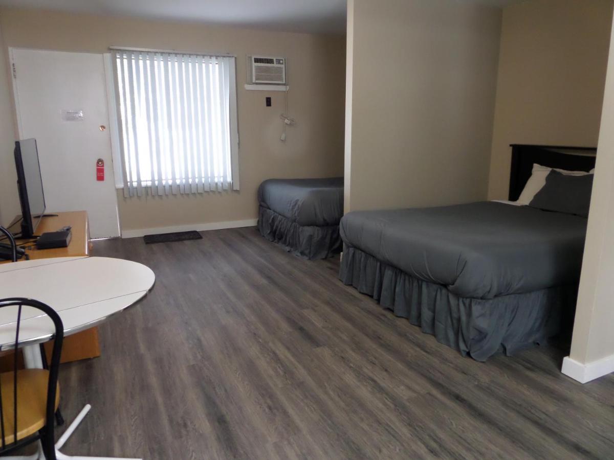 Ray Lyn Motel Trail Экстерьер фото